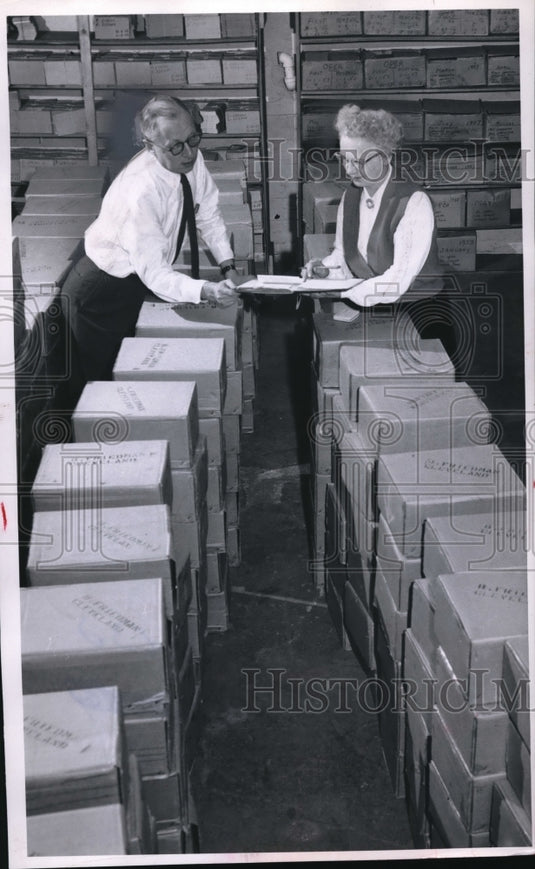 1960 Press Photo Bernard Friedneau and Miss Marge Byrne at Lucino Buren - Historic Images