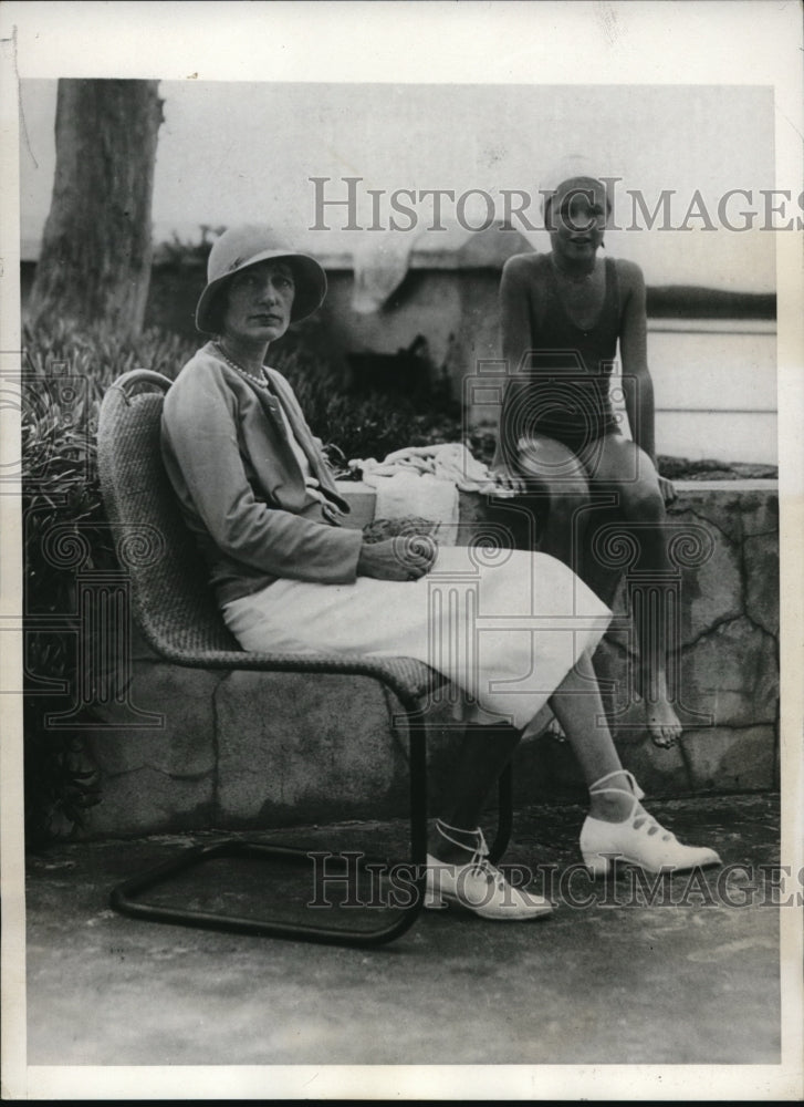 1933 Press Photo Mrs. GF Shaw &amp; daughter Marie at Princess Hotel in Bermuda - Historic Images