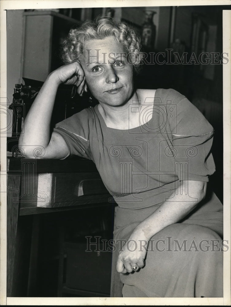 1938 Press Photo Mrs. Edna Cratty charged on loitering at White House lawn - Historic Images