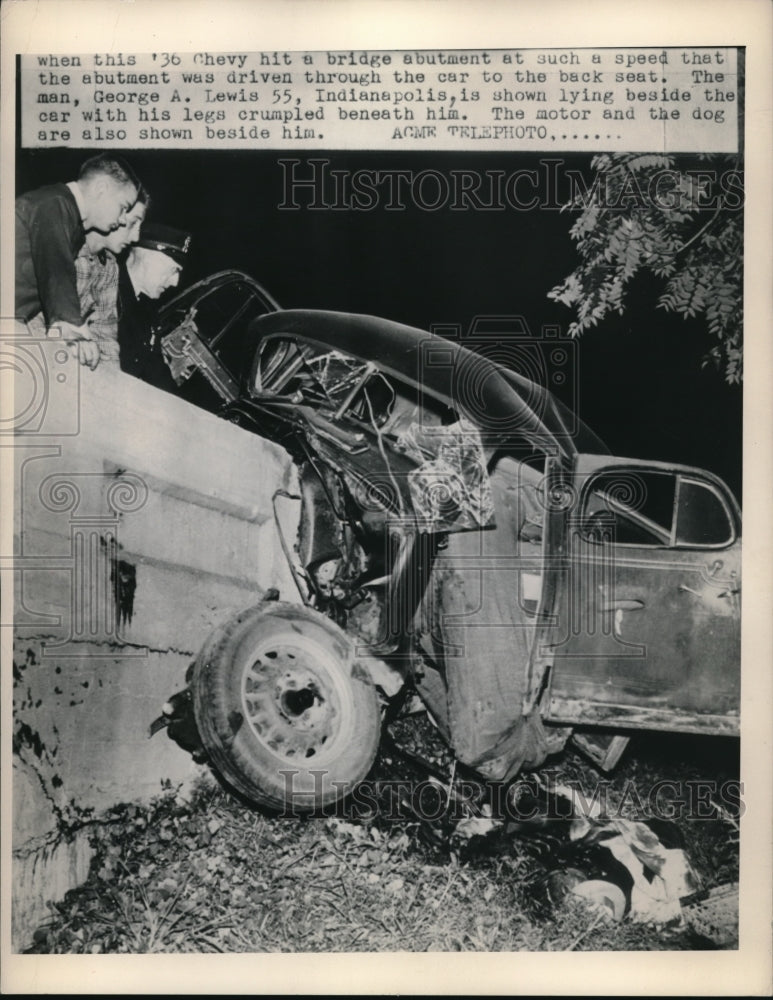 1948 Press Photo George Lewis Auto Crash Victim Chevy &amp; Dog - Historic Images