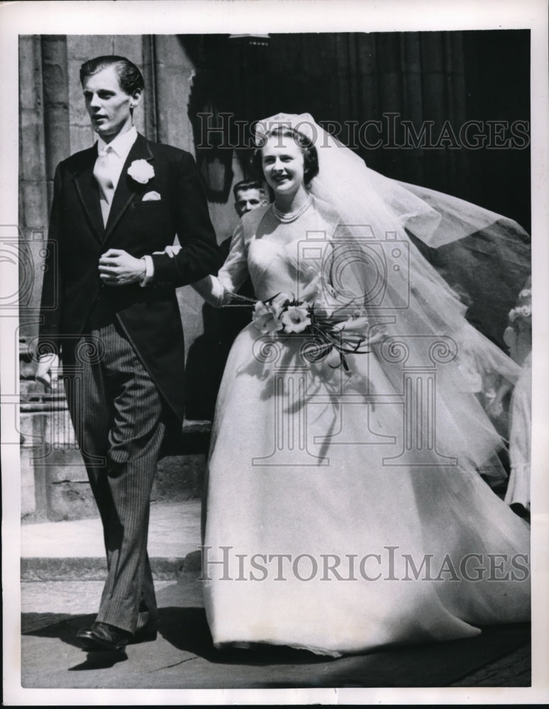 1951 Press Photo newly wedded royalties, Lady Caroline Scott and Ian Gilmour - Historic Images