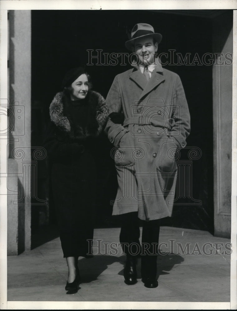 1935 Media Photo Mary Margaret Fairbanks And Henry Chappellet Leave Bureau - Historic Images