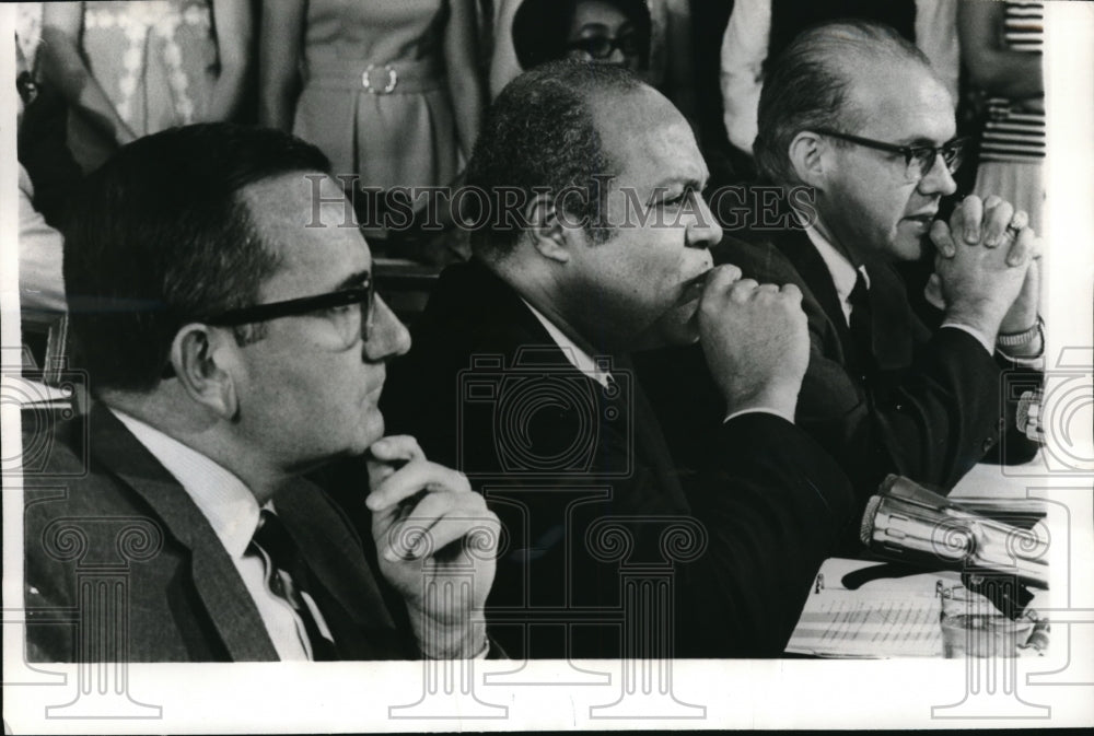 1969 Press Photo Senate Meeting regarding the future Headstart with James Farmer - Historic Images