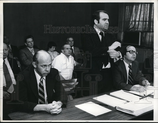 Press Photo Richard Fanager & Joe Climaro at a meeting - Historic Images
