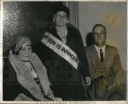 1932 Press Photo Mrs Mary Mooney, & family at son's trial with Byrd Kelso - Historic Images