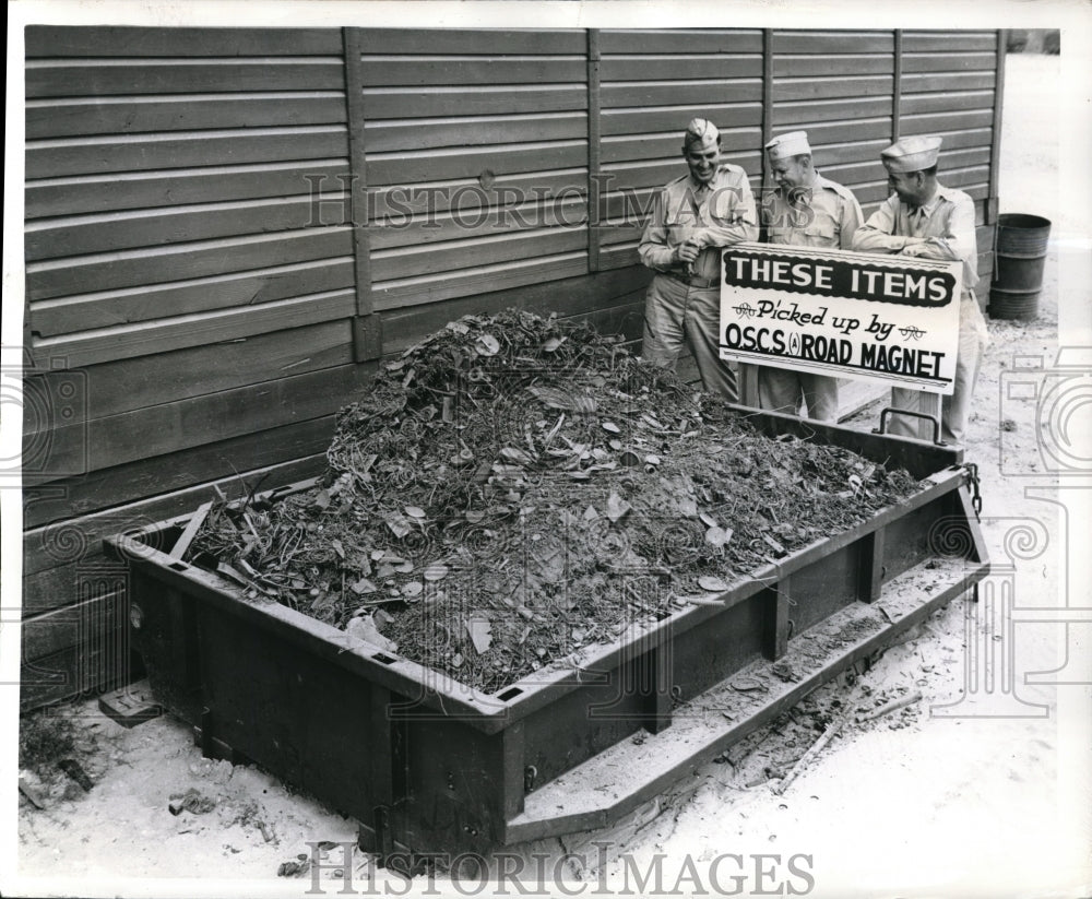 1943 Press Photo Maj JH DeGrange,Maj Scrungham, Lt HC Barrce &amp; scrap metal - Historic Images