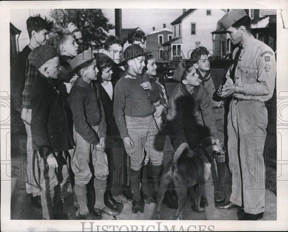 1945 Press Photo Camden NJ Boy Scouts &amp; Master Charles Stutzenberg - Historic Images