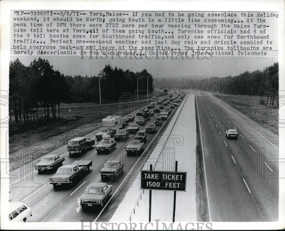 1971 Press Photo Traffic back-up on Maine Turnpike south for holiday weekend - Historic Images