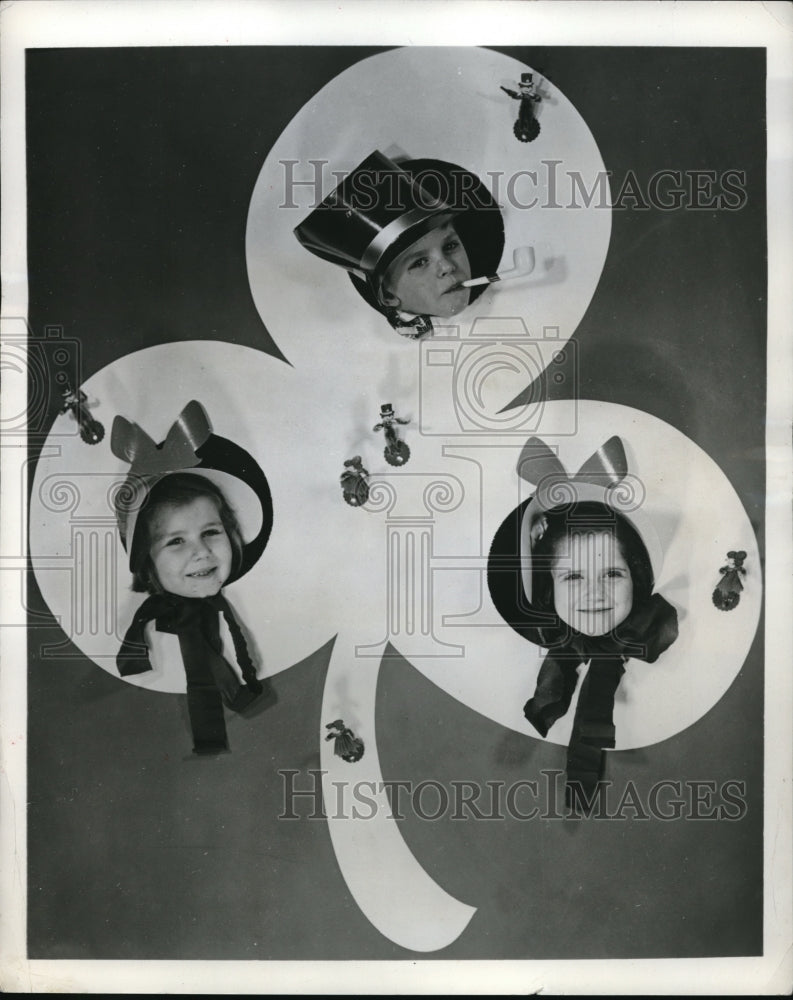 1952 Press Photo Moose child city St Patrick&#39;s day Pam Patrick, Dennis Sheldon - Historic Images