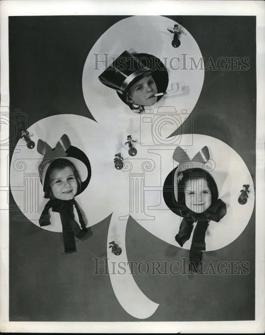1952 Press Photo Moose child city St Patrick's day Pam Patrick, Dennis Sheldon - Historic Images