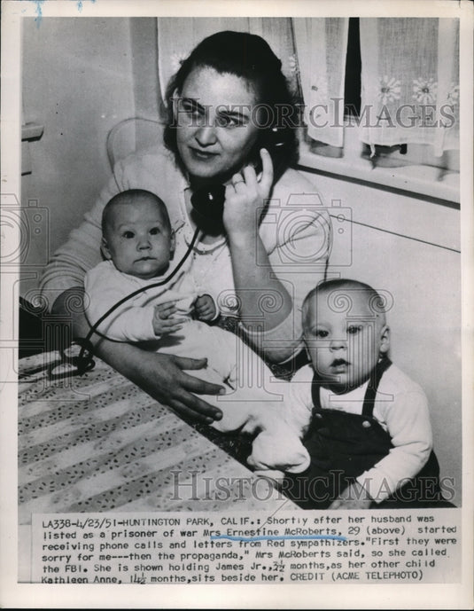 1951 Press Photo Huntington Park Calif Mrs E McRoberts & kids learn of POW dad - Historic Images