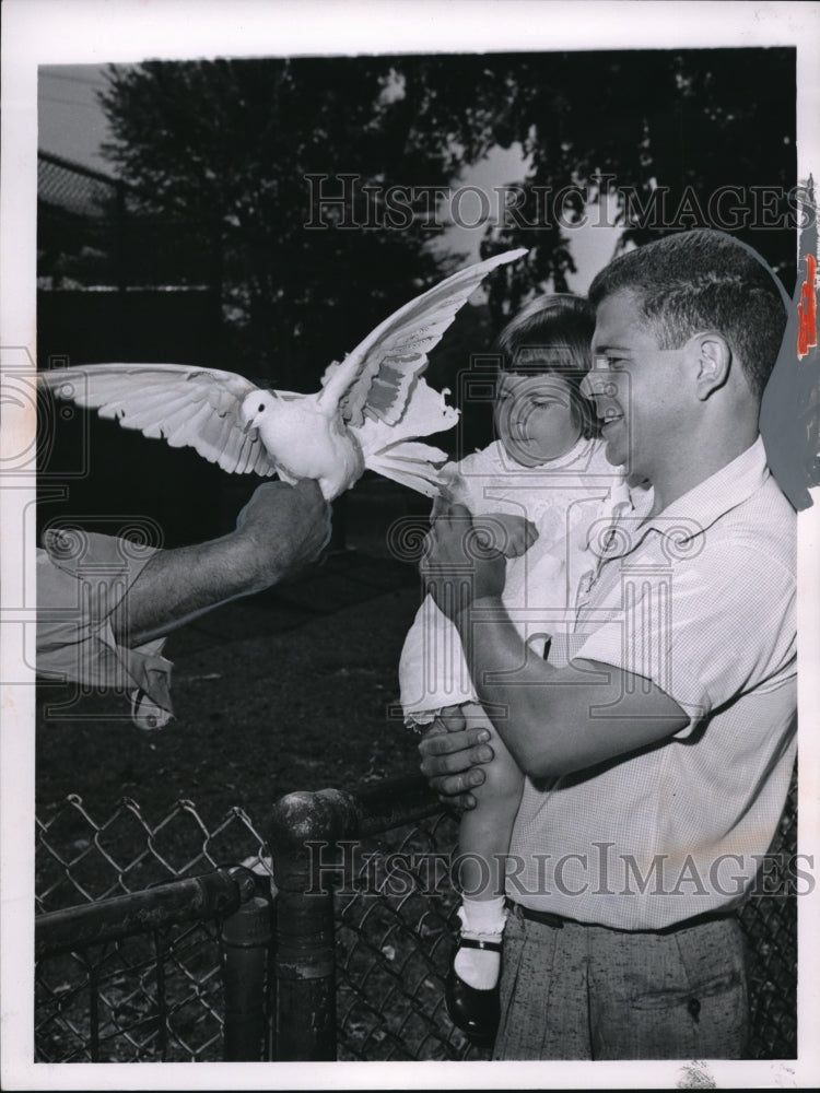 1961 Press Photo Mike Lupoli of Traveling zoo &amp; a girl &amp; fantail pigeons - Historic Images