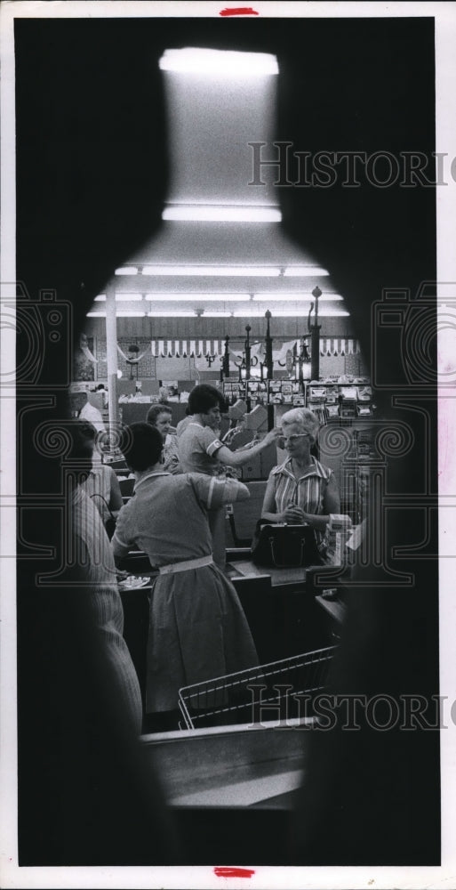 1968 Press Photo Checkout registers at Pick N Pay grocerystore - nec95334 - Historic Images