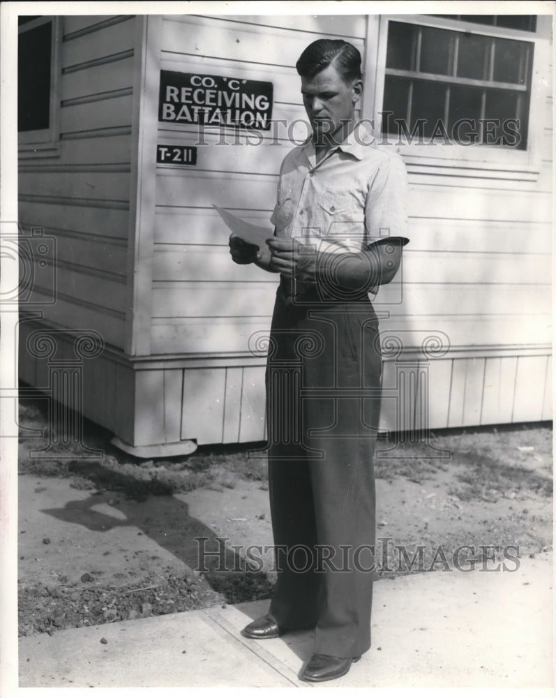 1941 Press Photo Lewis M Hatch at Ft Hayes, Ohio for Army training-Historic Images