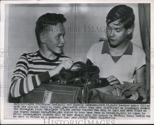 1954 Press Photo NYC Peter Devlin & Janerik Johansen stowaways on the Oslofjord - Historic Images