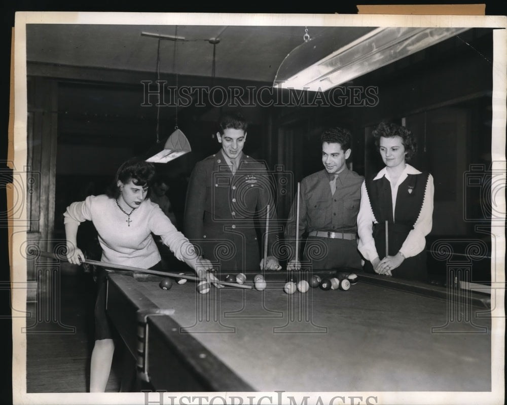 1945 Press Photo L Beshaw, D Berni, F Ingalls at Lake Placid NY club - nec95418 - Historic Images