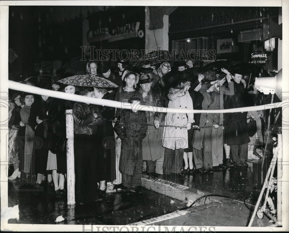 1938 Press Photo Hollywood thrilled at preview of "Kentucky" at Carthay Circle - Historic Images