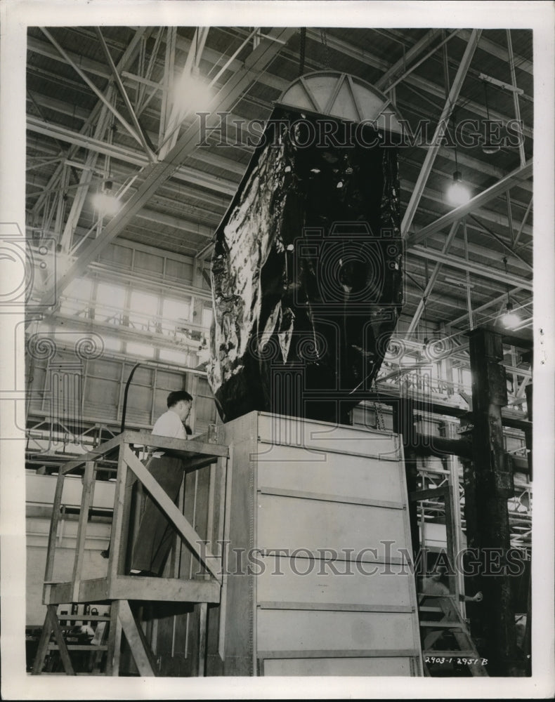 1951 Press Photo The new fuel tank by Goodyear Tire and Rubber Company - Historic Images