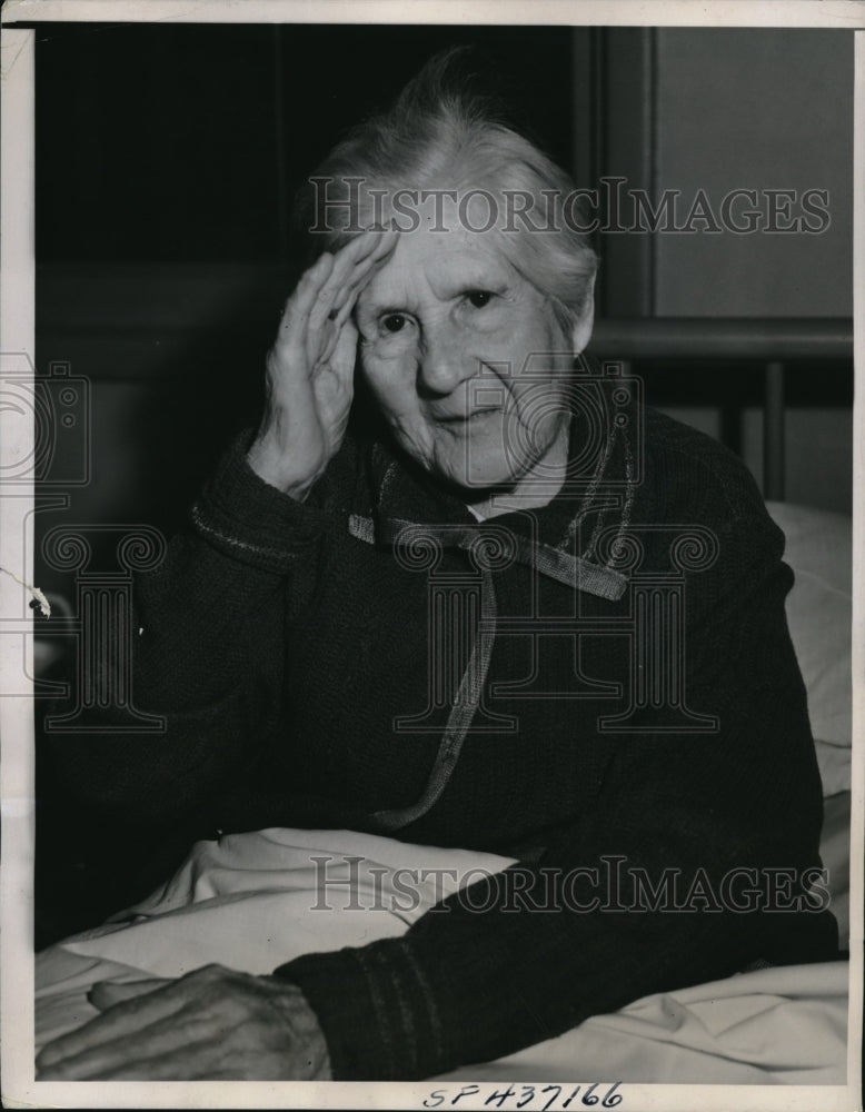 1938 Press Photo Mrs. Julia Judge, became a U.S. citizen at 90 years old - Historic Images