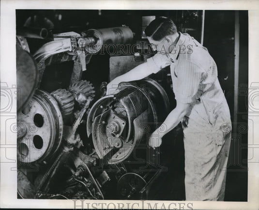1946 Press Photo The Goodyear Tire & Rubber Company at its modernization program - Historic Images