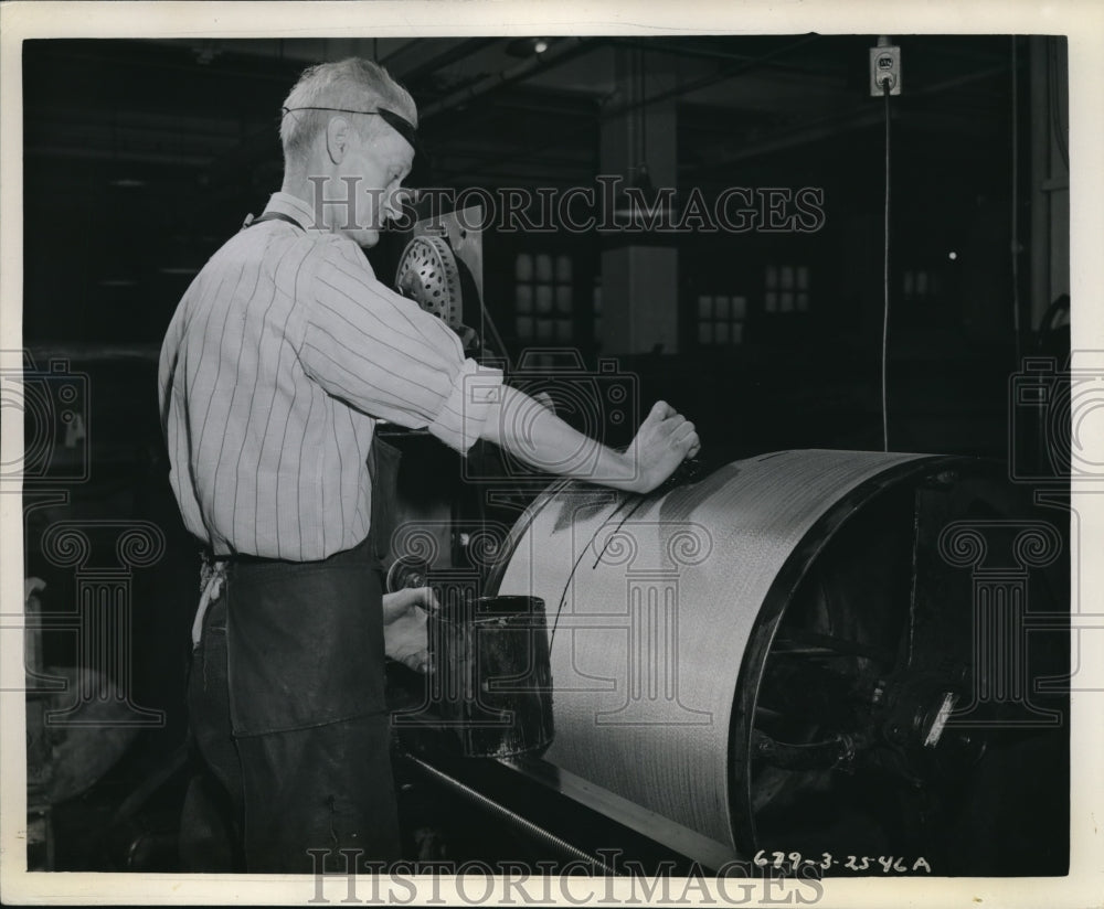 1946 Press Photo Goodyear&#39;s machine for making rubbers-Historic Images