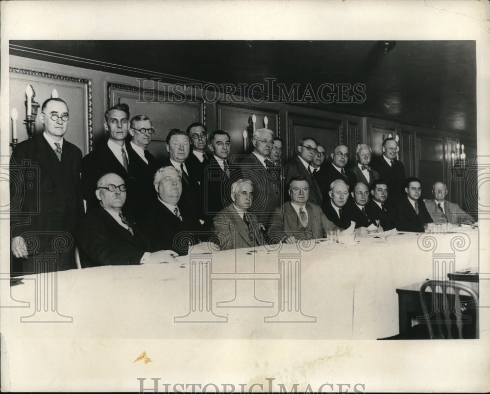 1931 Press Photo Executives of the 21 Principal Railway Unions meet in Chicago - Historic Images