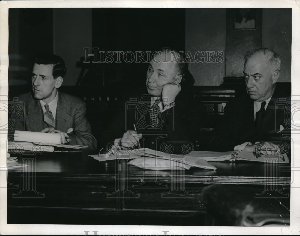 1945 Press Photo War Labor panel James Sigafoose, Dr. Edmond O'Leary & RE Shotts - Historic Images