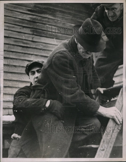 1937 Press Photo elderly man rescued from his flooded home in Portsmouth, OH - Historic Images