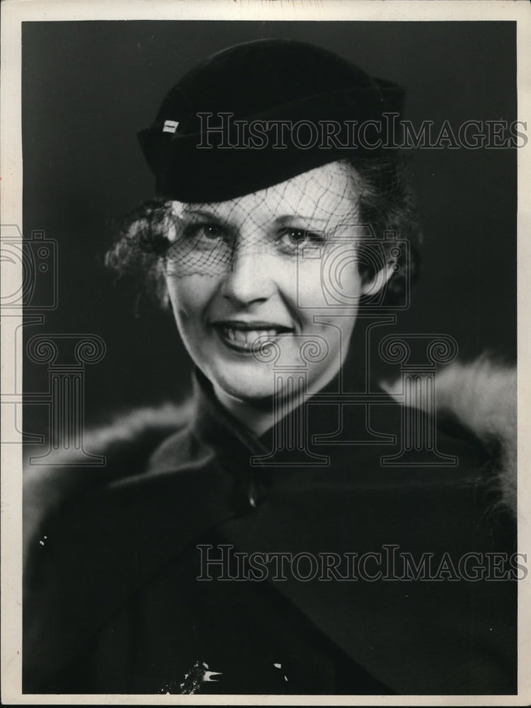 1935 Press Photo Marquerite MacGillis, secy Jr. League of Merrick House - Historic Images