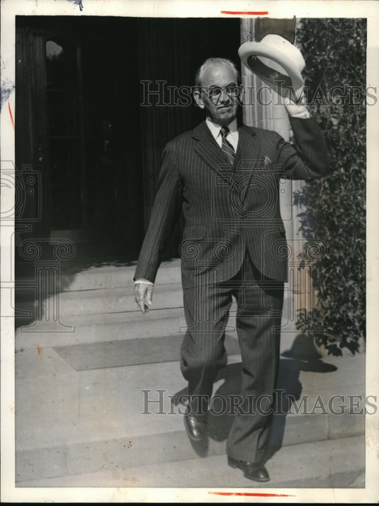 1939 Press Photo Tom Mooney leaving St. Luke's Hospital 7 weeks after operation - Historic Images