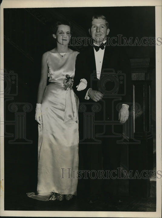 1932 Press Photo Eileen Sparrow & John Sheldon at Dartmouth College dance - Historic Images