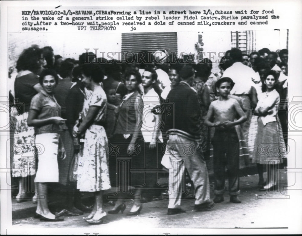 1959 Press Photo Cubans in Line Waiting for Food During Strike - nec96171 - Historic Images