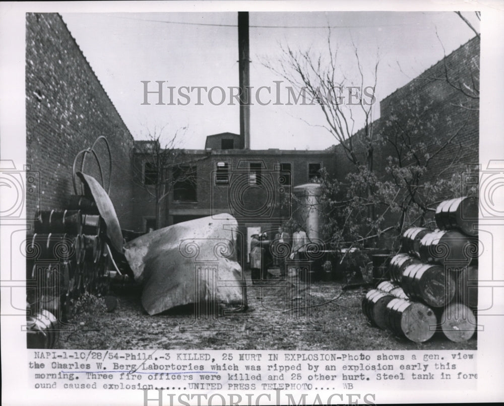 1954 Press Photo Philadelphia PaCW Berg Labs explosion kills 3 - Historic Images