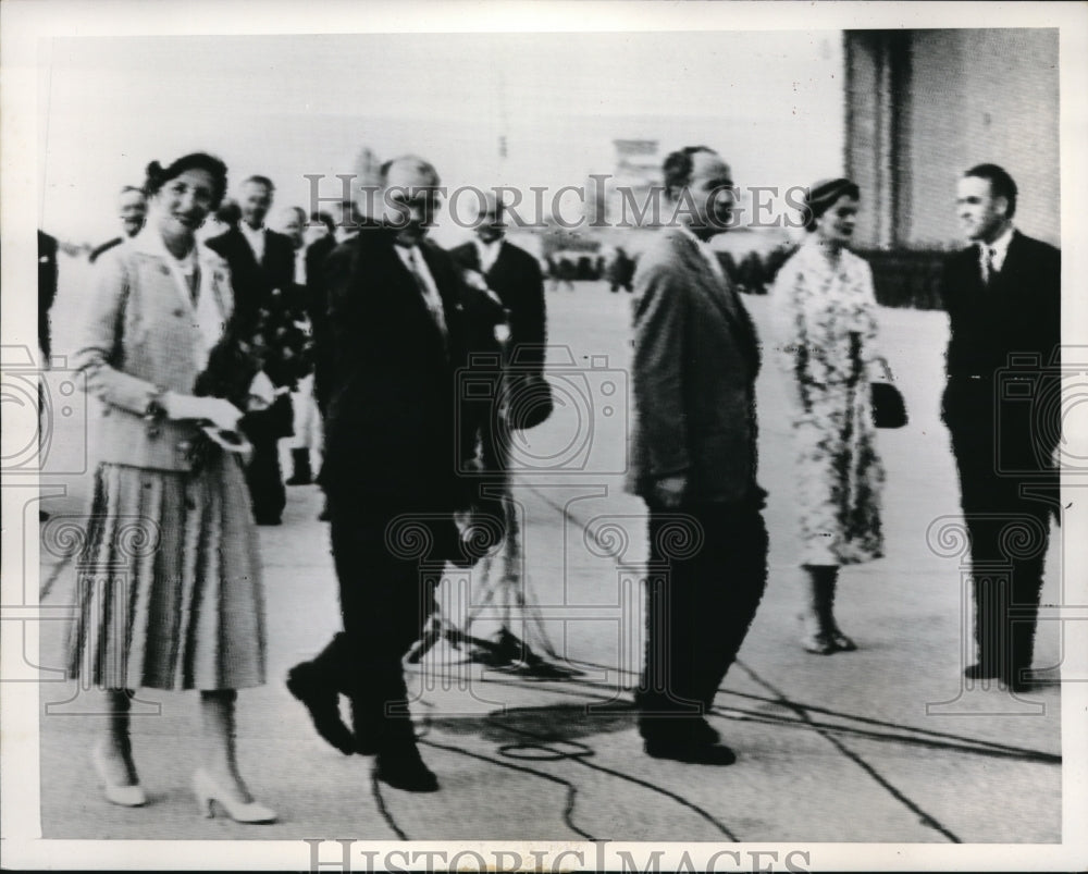 1955 Press Photo Madame Faure, Edgar Faure &amp; M. Pinay Arrive in Geneva - Historic Images