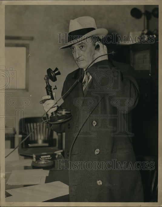 1935 Press Photo Edward F McGrady after arriving in Akron - nec96324 - Historic Images
