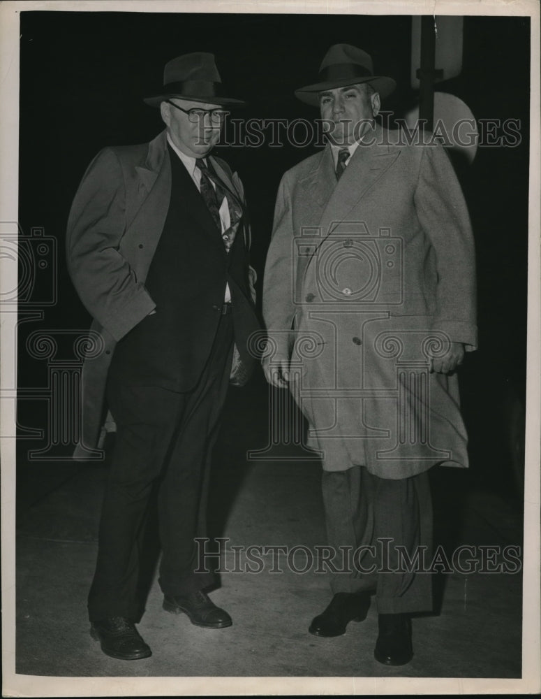 1949 Press Photo Jack Burns pres of C&amp; L &amp; Bill Finegan - Historic Images