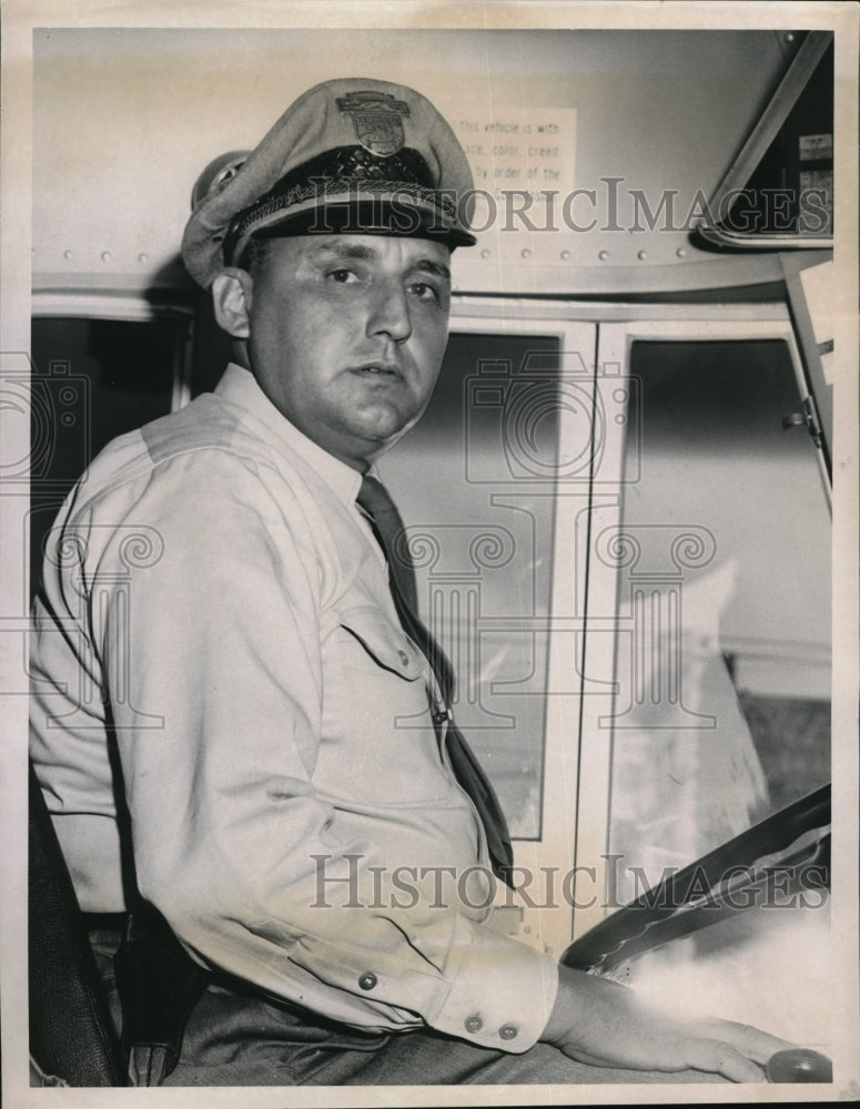 1962 Press Photo WF Burnett Columbus Greyhound bus driver - Historic Images