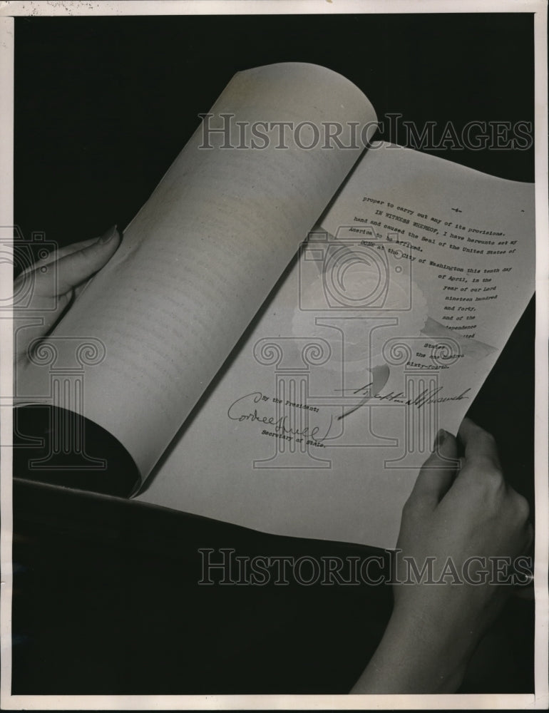 1940 Press Photo The back page of a proclamation extending combat areas to water - Historic Images