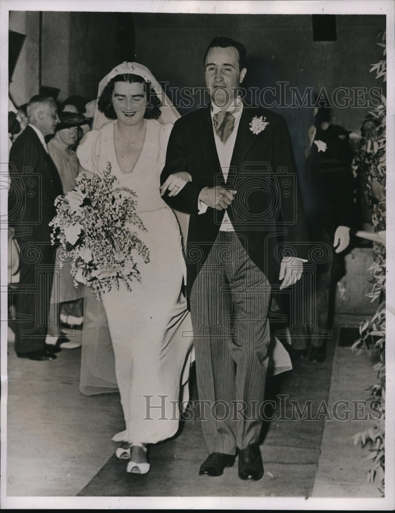 1938 Press Photo The marching of the newly weds, Mr. &amp; Mrs. Arthur Delano Weekes-Historic Images