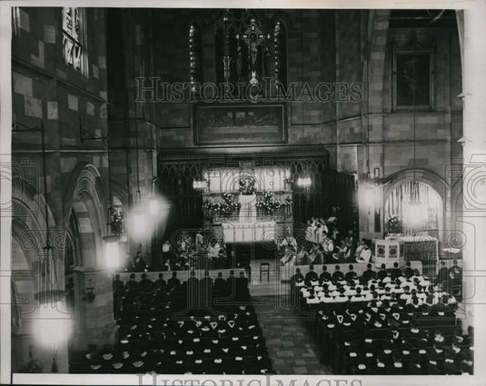 1935 Press Photo During the service at the Church of Annunciation New York city - Historic Images