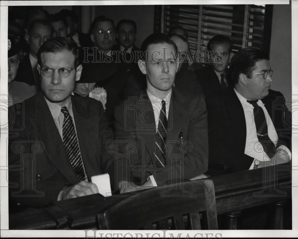 1940 Press Photo H. Starkeson,J. Alman Jr. and J. Rolens weep for their losts - Historic Images