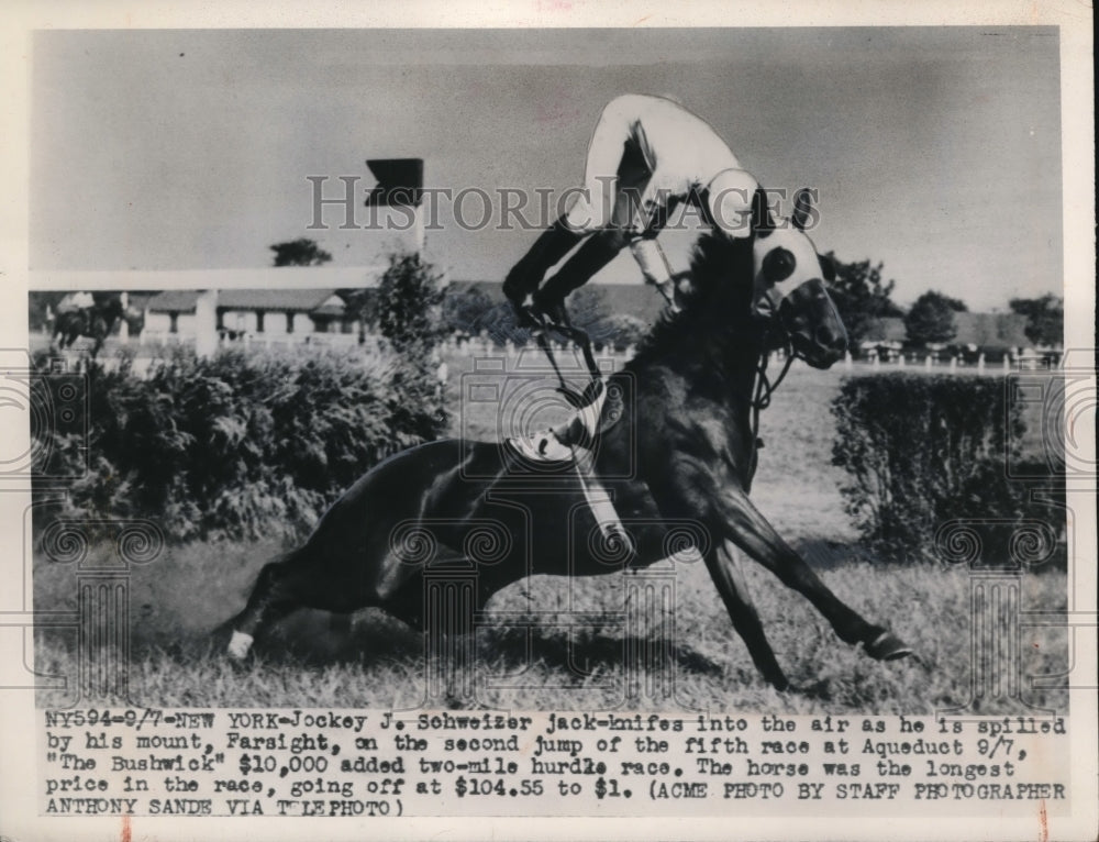 1948 Press Photo Jockey Schweizer spilled by his mount at the fifth race - Historic Images