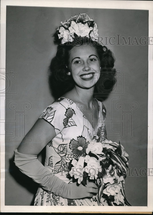 1945 Press Photo Chicago Miss Lorna Distad chosen Queen of Chicago Summer Center - Historic Images