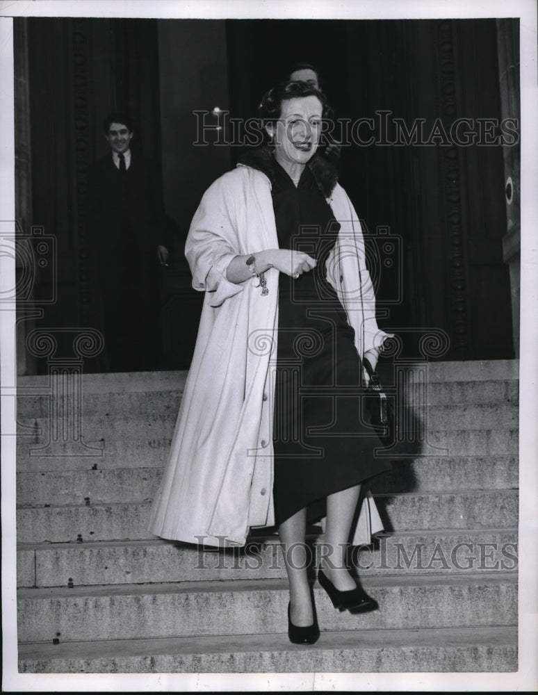 1955 Press Photo Mrs. Edgar Faure spread happy news about his husband - Historic Images