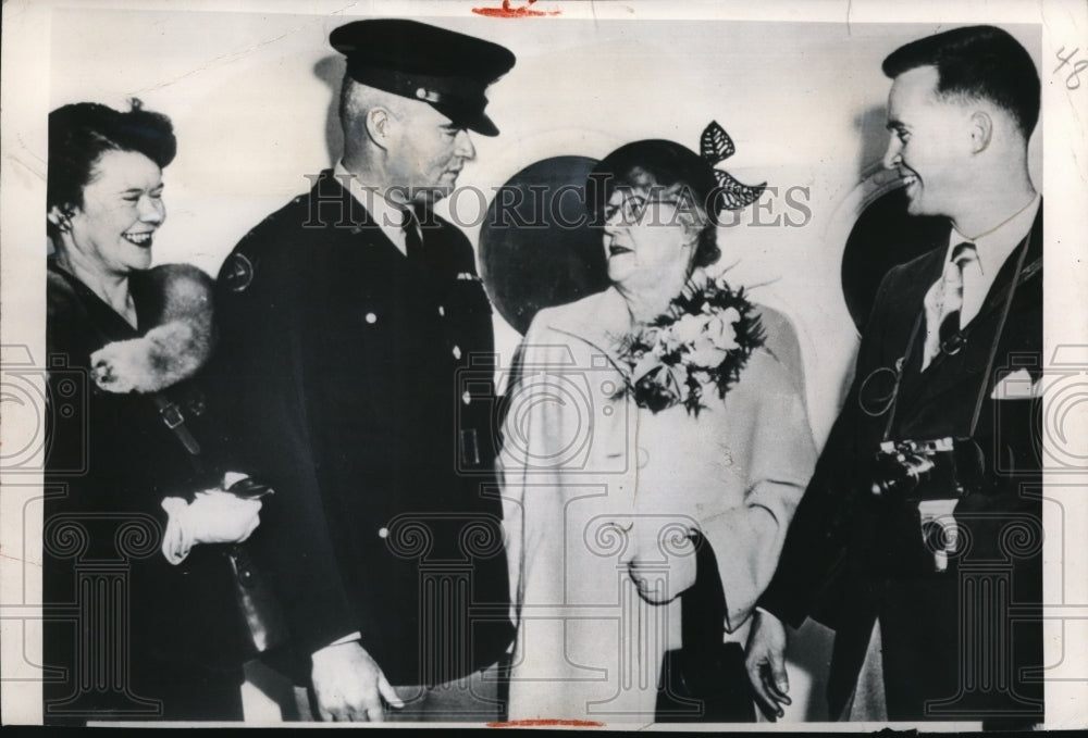 1950 Press Photo South Korea Maj Gen Wm Dean &amp; family visiting - Historic Images