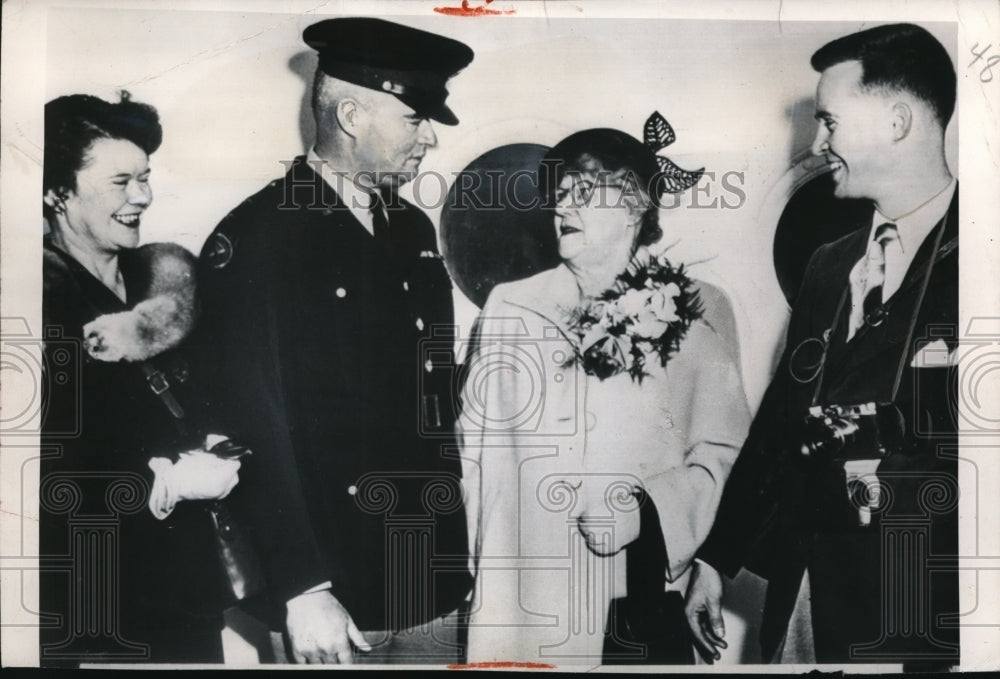 1950 Press Photo South Korea Maj Gen Wm Dean & family visiting - Historic Images