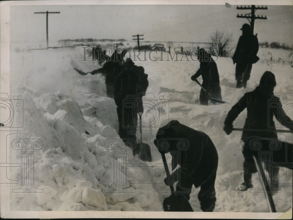 1936 Rescue of W J Hibel and Family Buried in Home in Snow Missouri - Historic Images