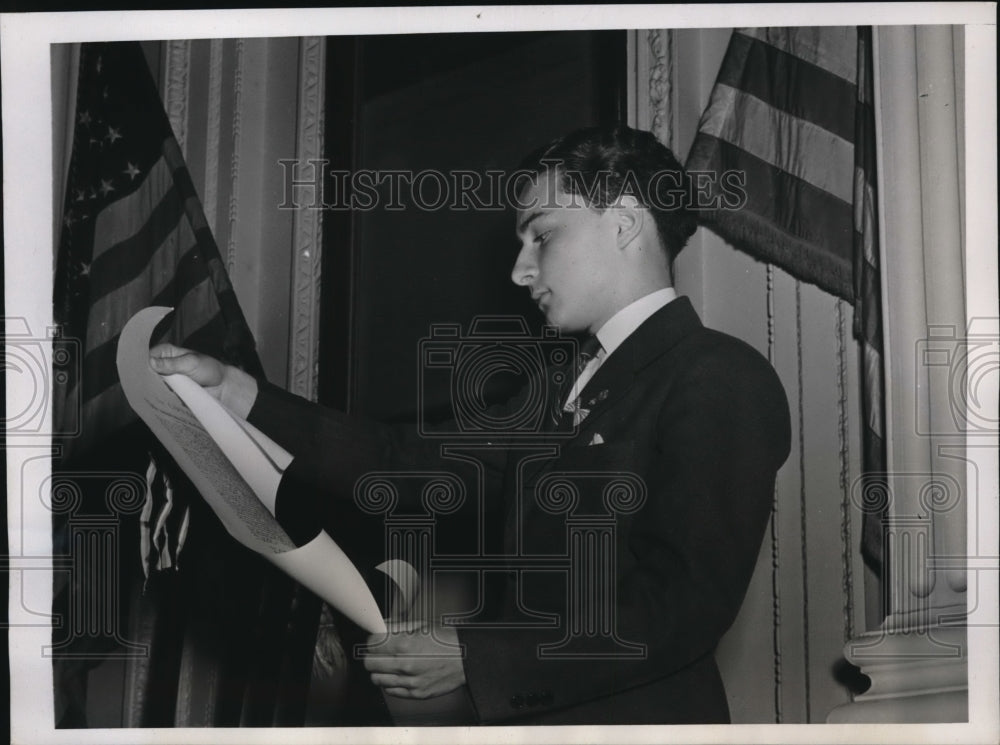 1939 Press Photo Harold Diamond reads Declaration of Independence for 4th July - Historic Images