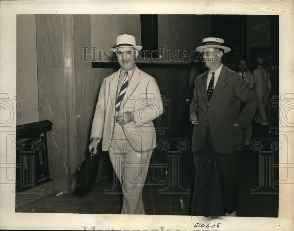 1939 Press Photo James Marshall Brown (right) accompanied by Deputy Sheriff - Historic Images