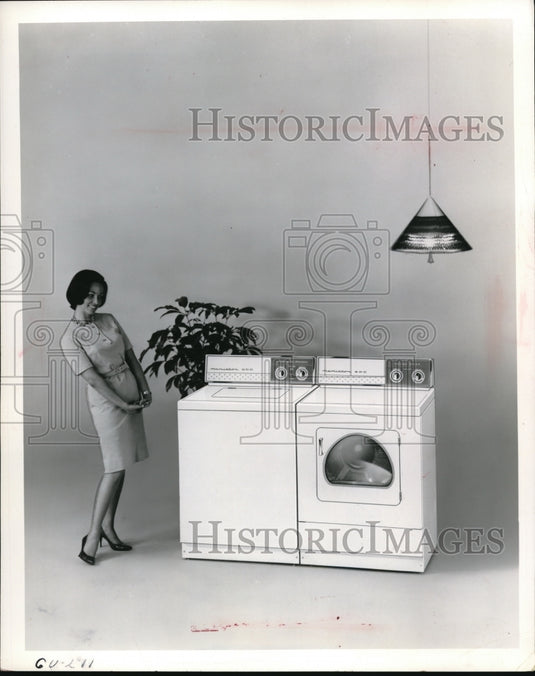 1966 Press Photo A woman modeling a washing machine and a dryer - Historic Images